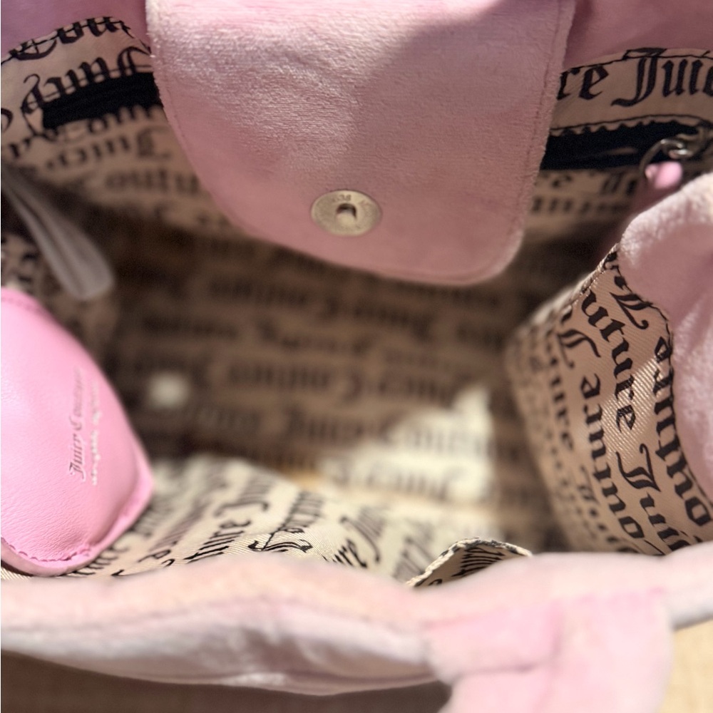 Juicy Couture Light Pink Tote with Heart Charm - Picture 4 of 6